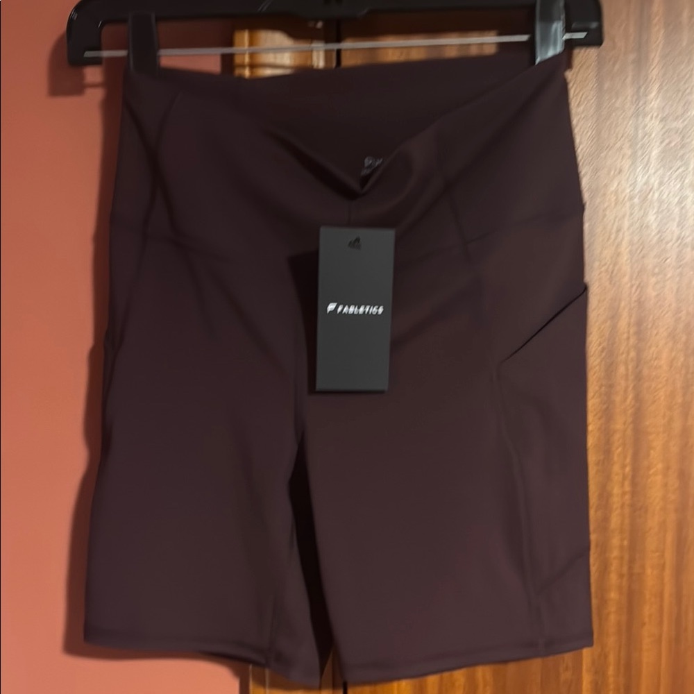 Fabletics oxblood Shorts High-Waisted burgandy new Design